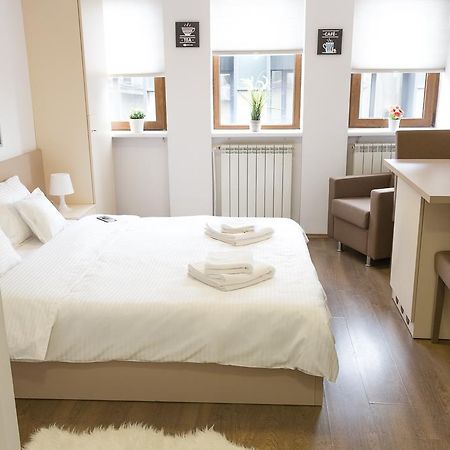 Grand Central Accommodation - Smardan Bukares Bagian luar foto