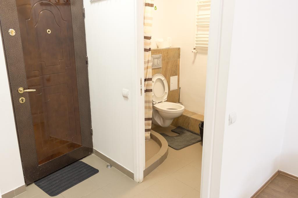 Grand Central Accommodation - Smardan Bukares Bagian luar foto