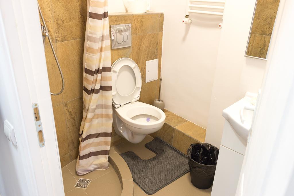 Grand Central Accommodation - Smardan Bukares Bagian luar foto