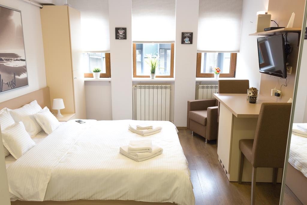 Grand Central Accommodation - Smardan Bukares Bagian luar foto
