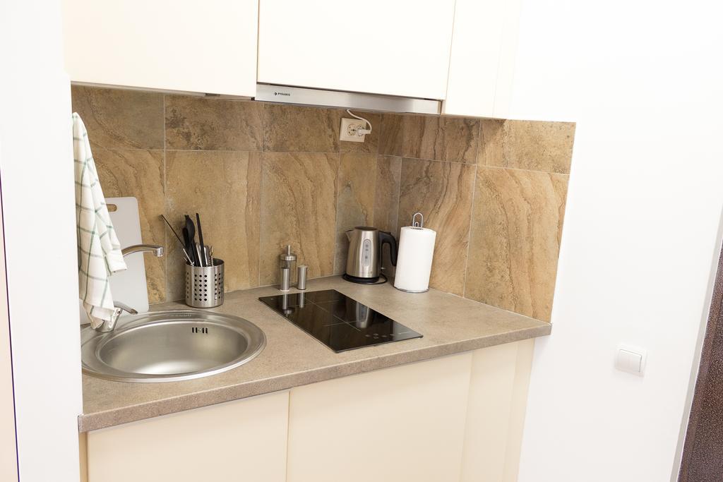 Grand Central Accommodation - Smardan Bukares Bagian luar foto